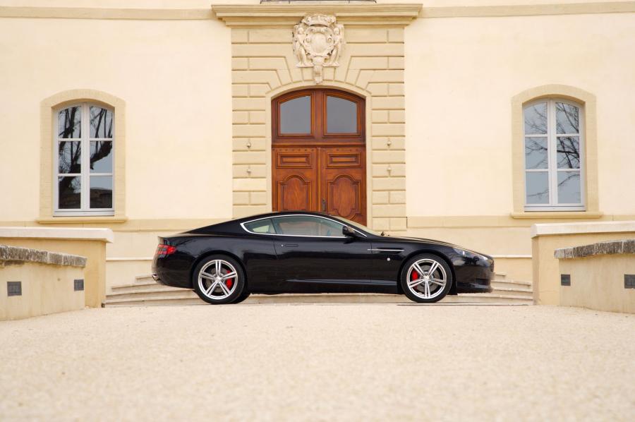  Aston Martin DB9 Sports Pack 2006 года  (UK) (фото 18 из 31)